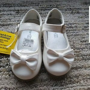 Toddler girls 6.5 shoes